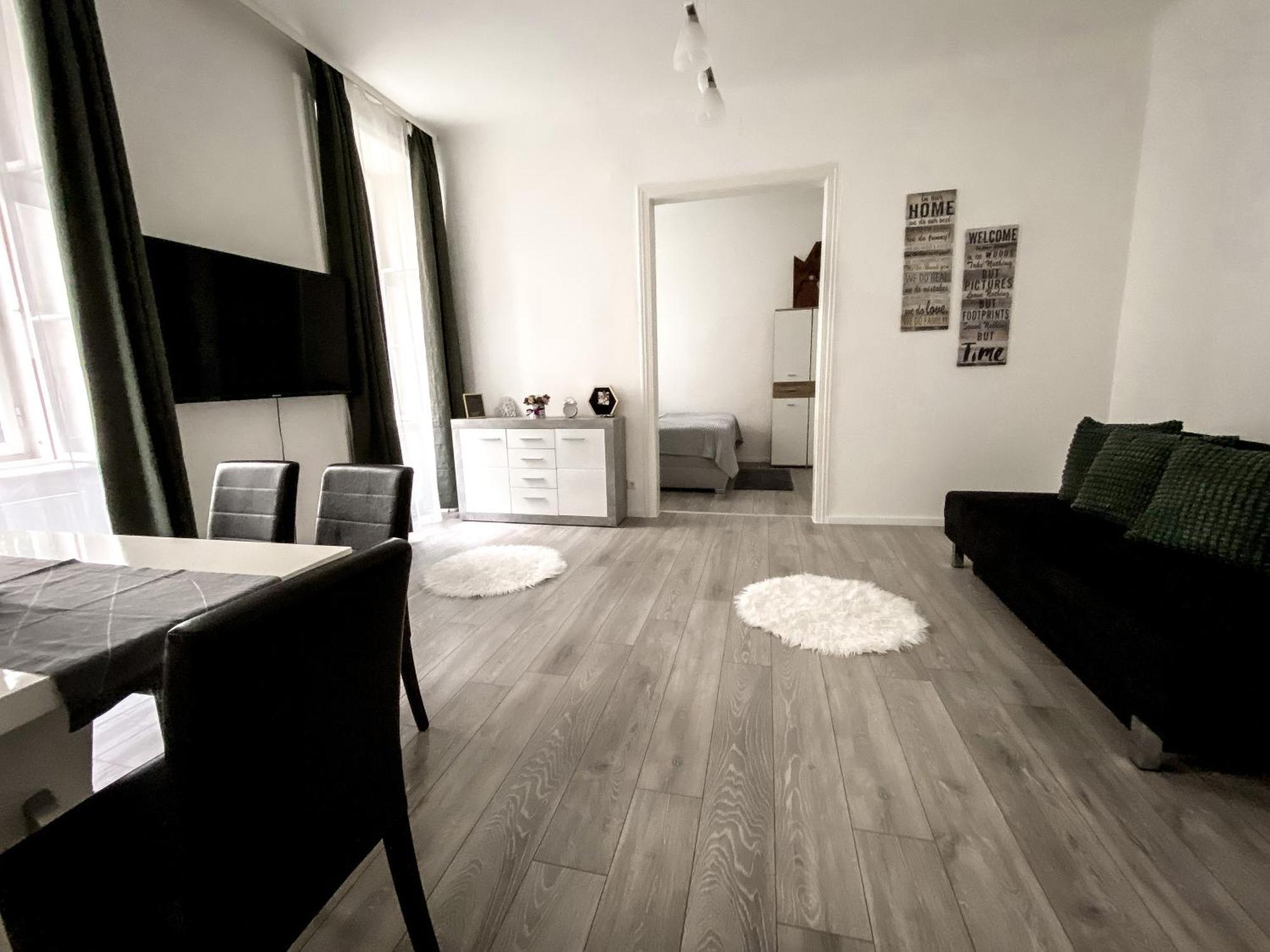 Schonbrunn Palast Free Parking * Wien